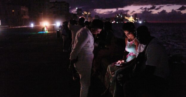 Cuba begins to restore electricity after nationwide power grid collapse