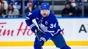 Auston Matthews gets standing ovation from Toronto fans after gold medal win