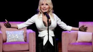 Dolly Parton Makes First Appearance in Months After Health Scare
