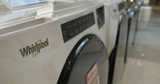 U.S. manufacturers are still shedding thousands of jobs, as workers ask White House for help