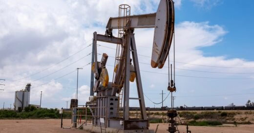 U.S. oil producers could get $63 billion boost from high crude prices, analysis shows