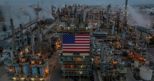 Experts, reports on the Strait of Hormuz and gas prices