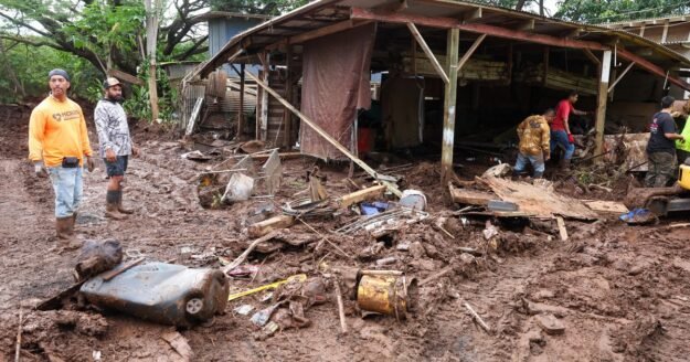 Worst Hawaii flooding in 20 years leaves some homes in mud as recovery begins: “We lost everything”