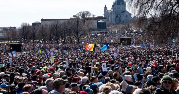 “No Kings” rallies held worldwide to protest against Trump