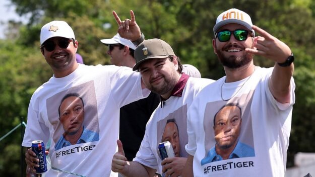 Tiger Woods fans show support for golf legend after arrest