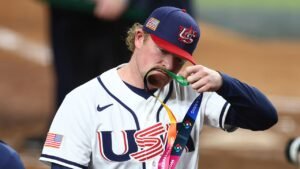 Team USA players remove WBC silver medals from necks