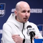 VCU head coach shouts out student journalists after March Madness comeback