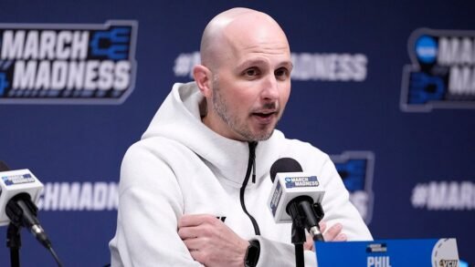 VCU head coach shouts out student journalists after March Madness comeback