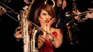 Robyn, Raye, Becky G, Miley Cyrus