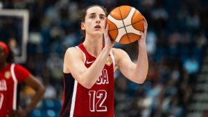 Caitlin Clark returns to top of basketball world