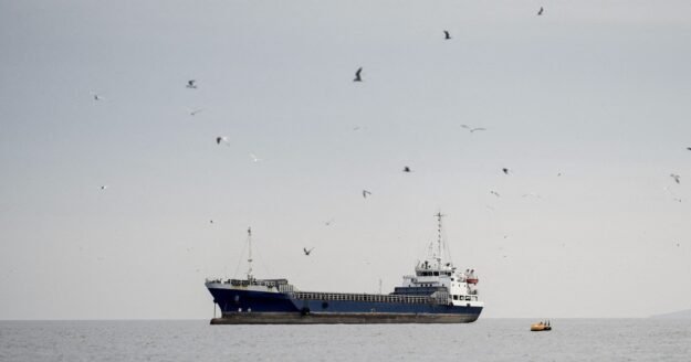 Oil prices jump amid renewed tensions over the Strait of Hormuz