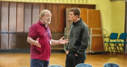 Netflix users urged to ‘drop everything’ for masterpiece British drama | Films | Entertainment