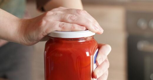 Open stuck glass jars with ease when using method ‘backed by science