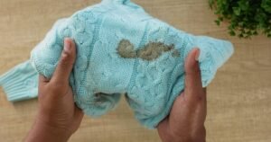 Lift oil stains from clothes in seconds with two common kitchen items