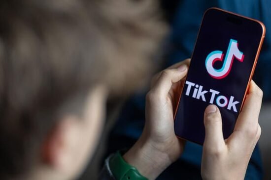 Students Turning to TikTok to Find Scholarships