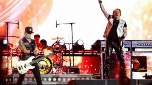 See Guns N’ Roses Perform ‘Bad Apples’ Live for First Time Since 1991