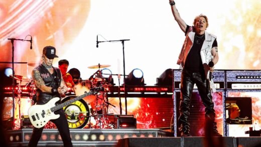 See Guns N’ Roses Perform ‘Bad Apples’ Live for First Time Since 1991