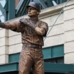 Ichiro Suzuki’s new Mariners statue breaks during the unveiling ceremony