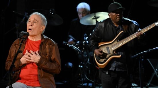 Watch Paul Simon Play ‘Something So Right’ for First Time in 33 Years