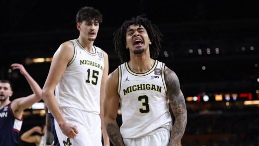Michigan wins first NCAA national title since 1989, topping UConn in thriller