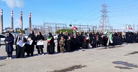 Iranians form human chains to protect bridges and power plants