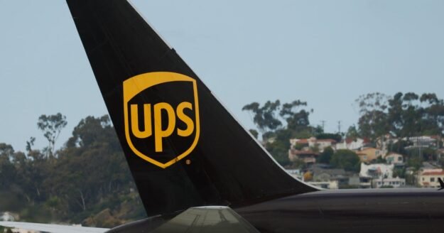 UPS plane ordered by controller to abort landing after jet approached runway: “What are you doing?”