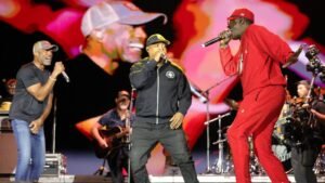 Hootie and the Blowfish Bring Out Public Enemy for Potent Stagecoach Set