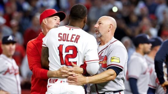 Falcons praise Braves manager Walt Weiss’ tackle during brawl: ‘Put on the pads’