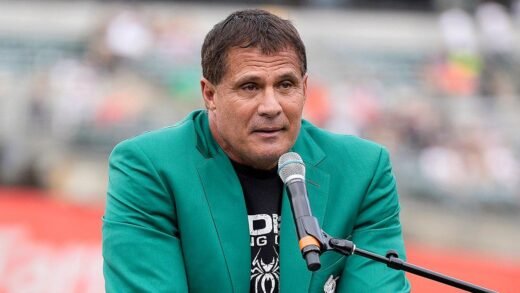 Fly ball bounces off college outfielder’s head for improbable home run