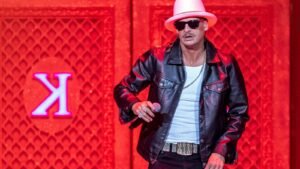 Kid Rock Flies in Army Helicopter, Addresses the Pentagon