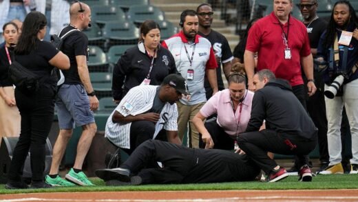 White Sox anthem performer collapses on field during pregame ceremony