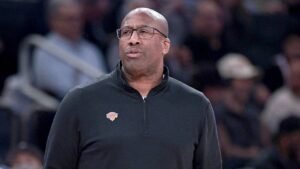 Knicks’ Mike Brown playfully picks up a reporter’s ringing phone at presser