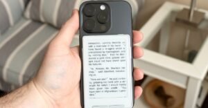 This even smaller credit card-sized e-reader has one tragic flaw