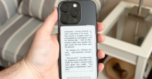 This even smaller credit card-sized e-reader has one tragic flaw