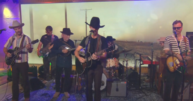 Saturday Sessions: Ryan Bingham and The Texas Gentlemen perform “Relevance”
