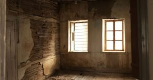Woman renovating home uncovers tragic letter hidden beneath the floor