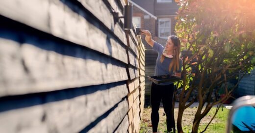Find out who is responsible for garden fence with definitive method