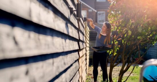 Find out who is responsible for garden fence with definitive method