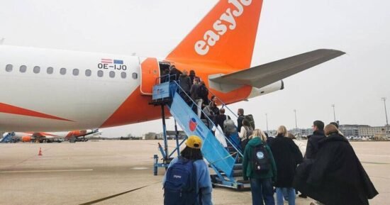 easyJet passenger orders chocolate and can’t believe what arrives