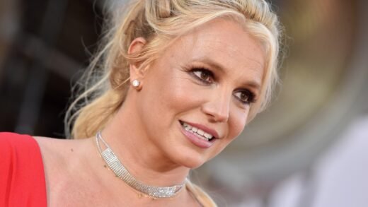 Britney Spears’ Rep Denies Singer Walked Around Restuarant With Knife