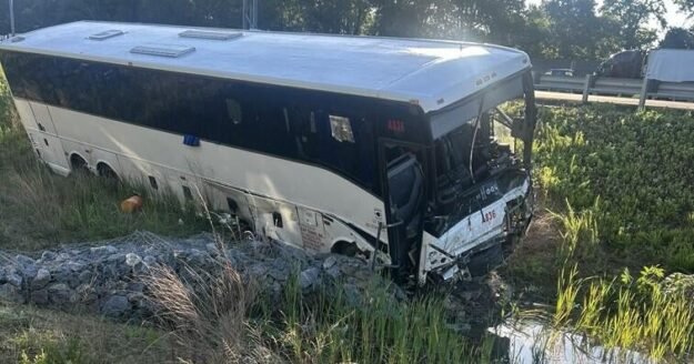 5 people dead, dozens injured as bus plows into vehicles near work zone in Virginia
