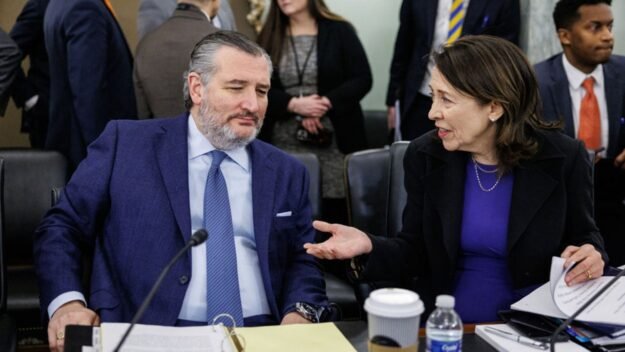 Ted Cruz, Maria Cantwell prepare bipartisan bill to fix college athletics