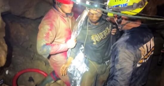 Video shows Laos cave rescue of first of five men trapped underground