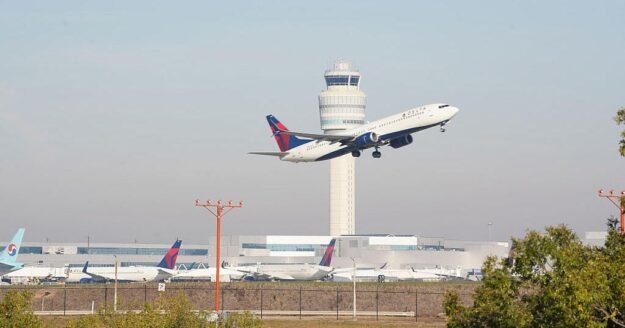 New site aims to track $12.5 billion in air traffic control system upgrades