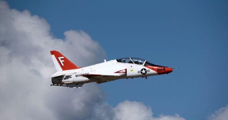 2 Navy pilots safely eject from training jet crash in Mississippi