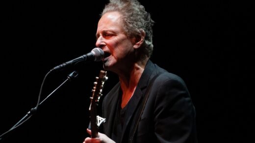 Lindsey Buckingham’s Alleged Stalker in Court After Not Guilty Plea
