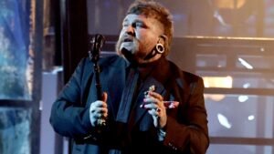 Watch Teddy Swims Perform ‘Mr. Know It All’