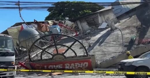  Buildings crumble in deadly Philippines earthquake