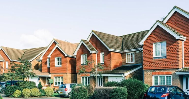 ‘New neighbour hogs my drive when it doesn’t belong to her – I’m mad’