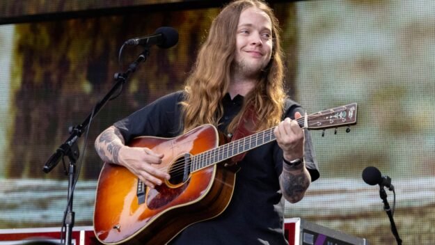 Billy Strings Joins Les Claypool at First Show Since Breaking Leg